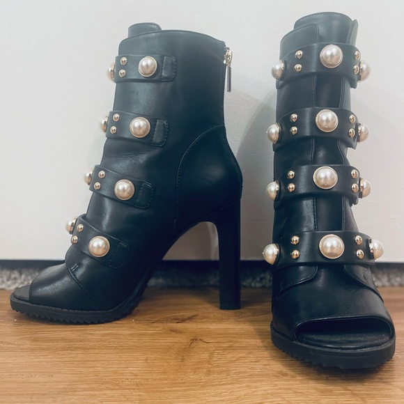 Karl Lagerfeld Brayden Heels 7.5 - Picture 2 of 3